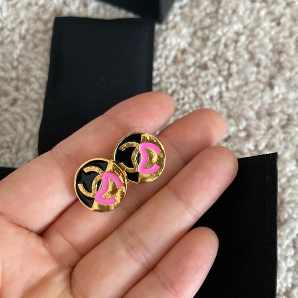 Chanel cruise collection 2023 stud earrings - Picture 5 of 16